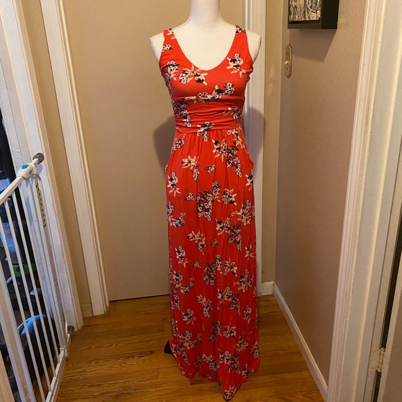 St. Tropez Dresses & Skirts - ST TROPEZ Dress Small.